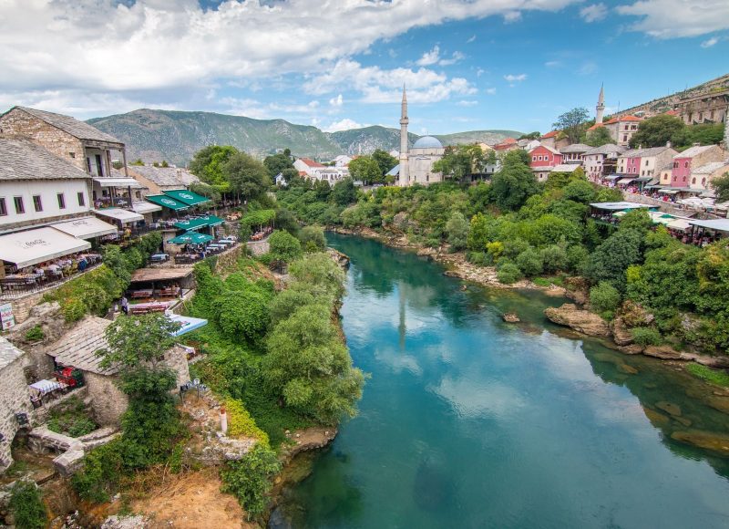 Bosnien und Herzegowina 25 Jahre nach Dayton – Zwischen Ethnopolitik und neuen Formen der Solidarität 